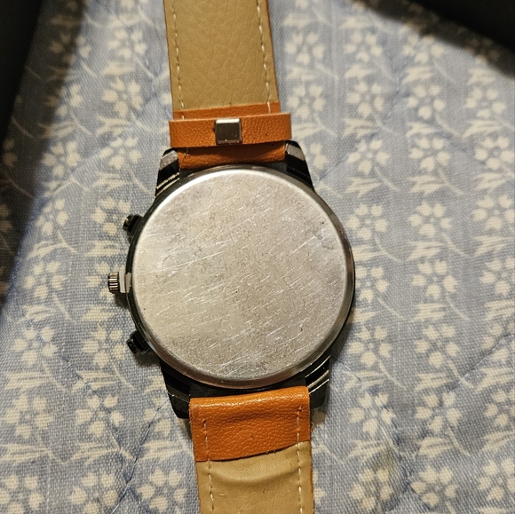 This listing is for a Mens Casual brown quartz watch Please see all the picture - Picture 5 of 13